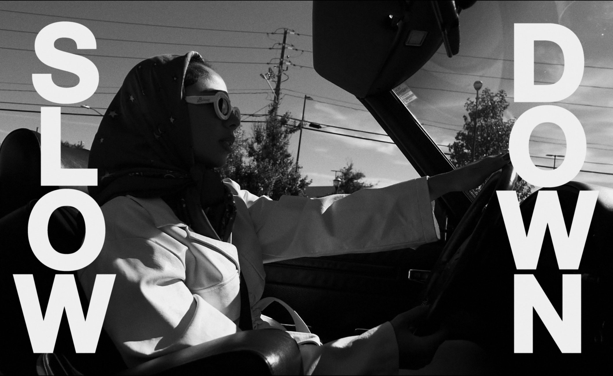 Kitschkrieg Slow Down – Musikvideo Schwarzweiß Cabrio Billboard Los Angeles Motion Design